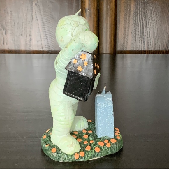 Vintage Mummy with Lantern in Graveyard Halloween Candle - Picture 14 of 14